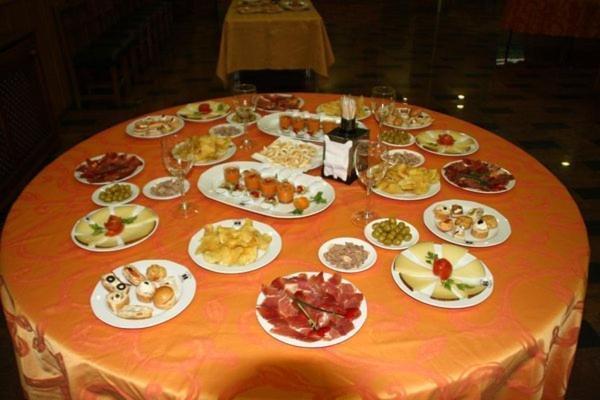 Hotel Los Chiles Villanueva Del Arzobispo Εστιατόριο φωτογραφία