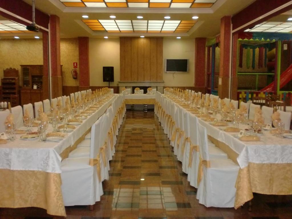Hotel Los Chiles Villanueva Del Arzobispo Εστιατόριο φωτογραφία